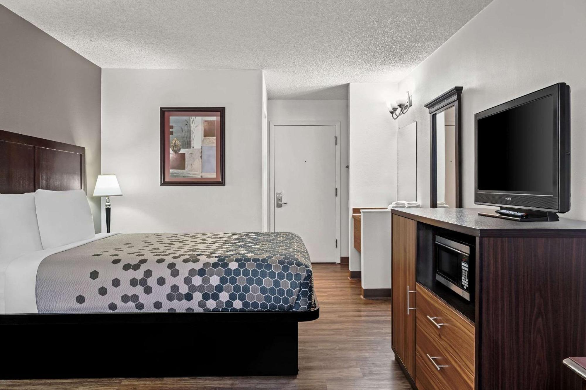 Rodeway Logan Intl Airport Near St Vincent Hospital 2*